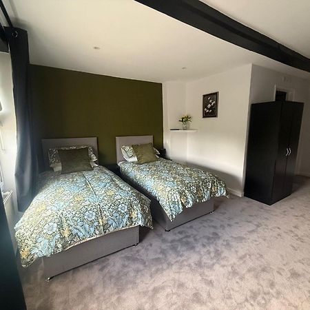 Hotel The White Hart Atworth Exterior foto