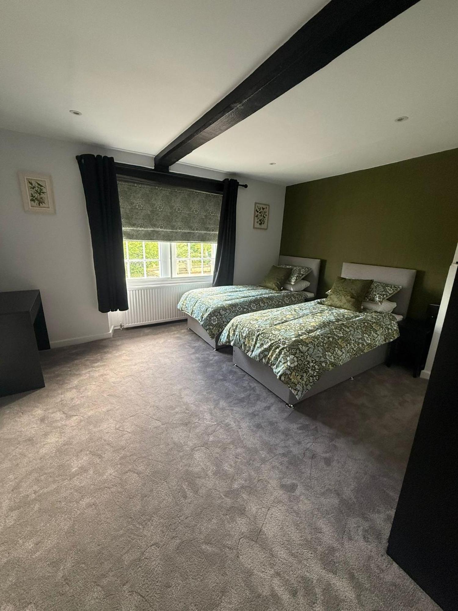 Hotel The White Hart Atworth Exterior foto